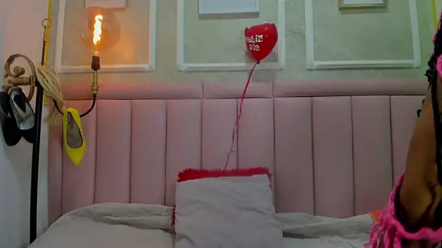 Snapshot of Luna_cocoa chatting on February 18, 1:18 pm Luna cocoa online show from February 18, 1:18 pm