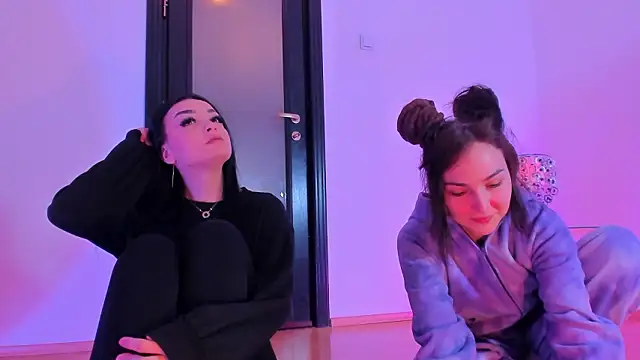 Snapshot of Peanaughty chatting on February 10, 5:55 am Peanaughty online show from February 10, 5:55 am