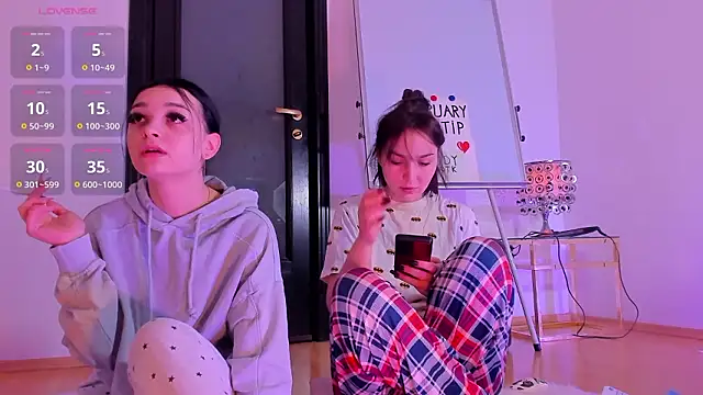 Snapshot of Peanaughty chatting on February 27, 7:41 am Peanaughty online show from February 27, 7:41 am