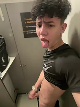 Snapshot of yoursexyjose chatting on June 25, 6:34 pm yoursexyjose online show from June 25, 6:34 pm