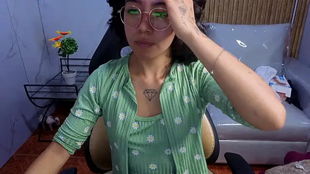 Snapshot of Lynn_turner chatting on February 3, 12:54 pm Lynn turner online show from February 3, 12:54 pm