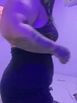 Snapshot of Luna_bigtitss777 chatting on February 12, 2:34 pm Luna bigtitss777 online show from February 12, 2:34 pm