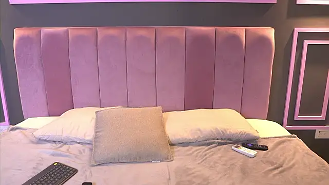 Snapshot of LiliCoxx chatting on February 12, 12:44 pm LiliCoxx online show from February 12, 12:44 pm