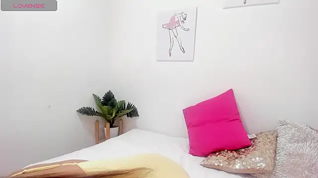 Snapshot of SamiraMalek_ chatting on February 2, 1:32 pm SamiraMalek online show from February 2, 1:32 pm