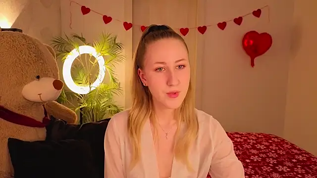 Snapshot of CassieReborn chatting on February 24, 4:05 pm CassieReborn online show from February 24, 4:05 pm