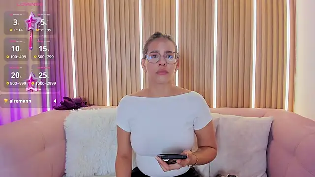 Snapshot of Luna_Millers chatting on June 28, 4:51 am Luna Millers online show from June 28, 4:51 am