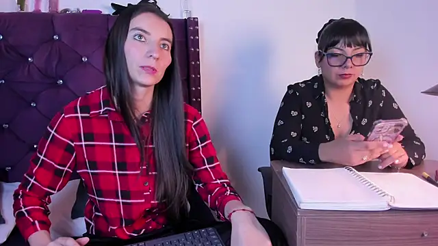 Snapshot of Valkiria-and-Dione chatting on February 9, 7:40 pm Valkiria-and-Dione online show from February 9, 7:40 pm