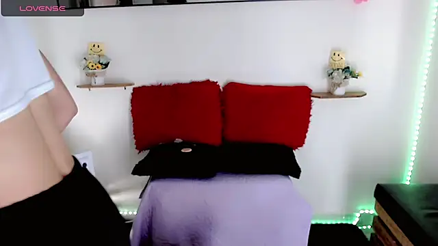 NathalialLooes online show from February 22, 9:57 pm