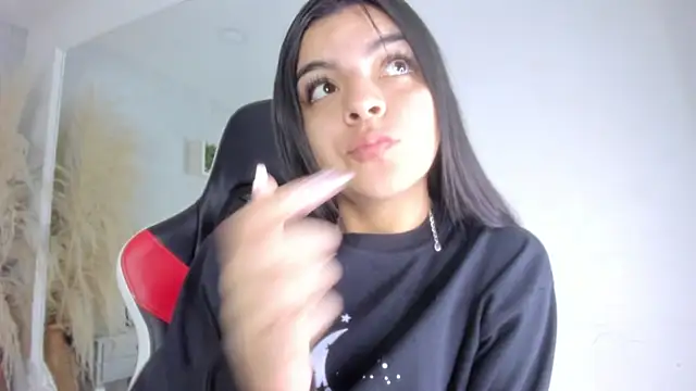 KarelyMitchel online show from April 14, 12:33 pm