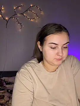 Snapshot of AlyaX_X chatting on February 4, 1:39 pm AlyaX X online show from February 4, 1:39 pm