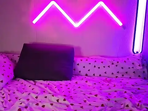 Snapshot of AlyaX_X chatting on February 17, 12:45 pm AlyaX X online show from February 17, 12:45 pm