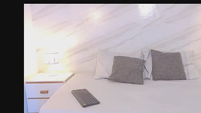 Mayloren online show from February 11, 12:10 pm