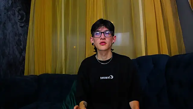 Snapshot of Jax_valentine chatting on February 4, 10:47 pm Jax valentine online show from February 4, 10:47 pm