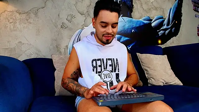 Snapshot of DaveParker_ chatting on February 11, 1:27 pm DaveParker online show from February 11, 1:27 pm