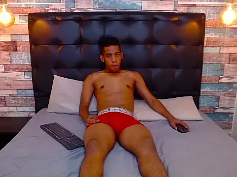 Luigi Ferrer online show from March 3, 2:18 am