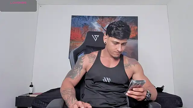 ryanwhite3 online show from April 9, 10:37 pm