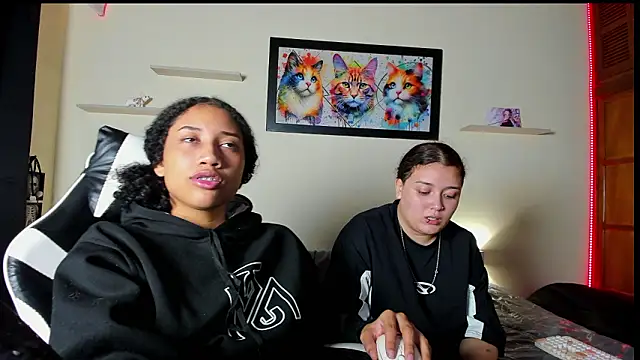 Snapshot of meredit_cris23 chatting on February 15, 12:47 pm meredit cris23 online show from February 15, 12:47 pm