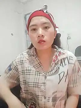 Snapshot of Queen-love45 chatting on February 1, 5:28 am Queen-love45 online show from February 1, 5:28 am