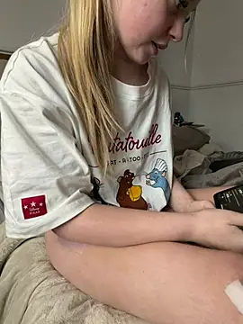 Snapshot of Paige_love chatting on February 13, 12:56 pm Paige love online show from February 13, 12:56 pm