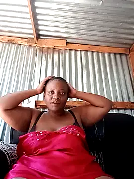 Snapshot of BBWQueenxx chatting on February 6, 11:35 am BBWQueenxx online show from February 6, 11:35 am