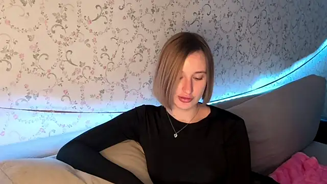 Snapshot of DeliciaBagnoli chatting on April 17, 6:11 pm DeliciaBagnoli online show from April 17, 6:11 pm