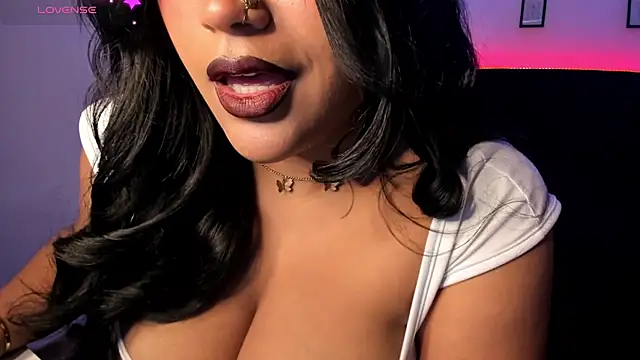 Snapshot of Kamala_Khan_Tx chatting on July 29, 6:28 pm Kamala Khan Tx online show from July 29, 6:28 pm