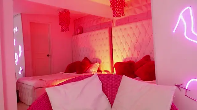 Kitty madness online show from April 6, 8:43 pm