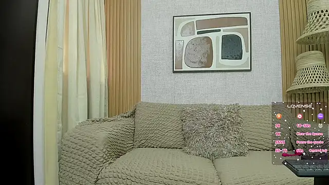 Snapshot of Kitty_Wild_19 chatting on February 24, 8:07 pm Kitty Wild 19 online show from February 24, 8:07 pm