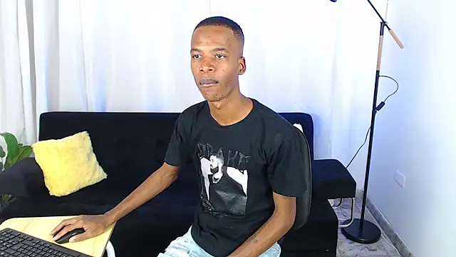 Snapshot of gusy_18 chatting on February 10, 8:24 pm gusy 18 online show from February 10, 8:24 pm