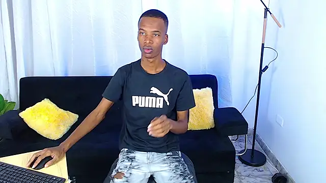 Snapshot of gusy_18 chatting on February 11, 8:14 pm gusy 18 online show from February 11, 8:14 pm