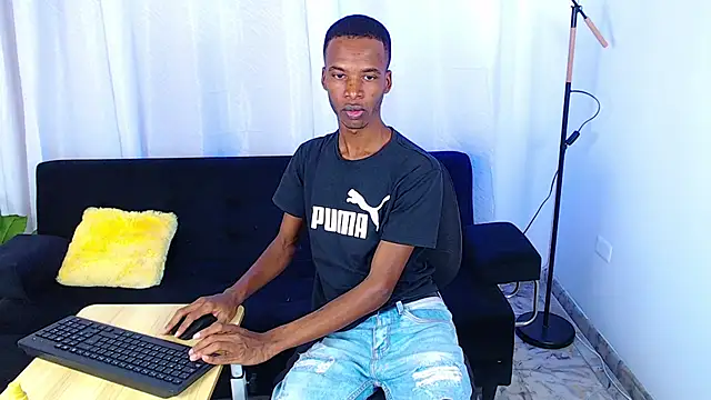 Snapshot of gusy_18 chatting on February 27, 8:53 pm gusy 18 online show from February 27, 8:53 pm