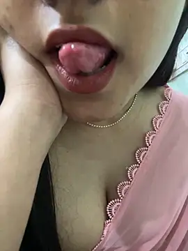 Snapshot of serenaaaax chatting on March 22, 4:32 pm serenaaaax online show from March 22, 4:32 pm