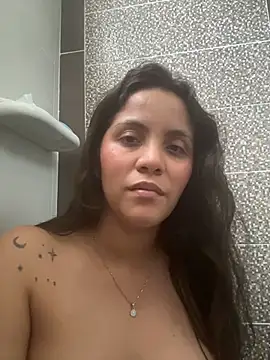 Snapshot of paulina_ponce chatting on February 19, 10:17 pm paulina ponce online show from February 19, 10:17 pm