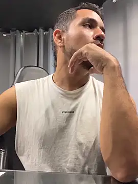 Snapshot of noa_desire chatting on March 1, 9:28 pm noa desire online show from March 1, 9:28 pm