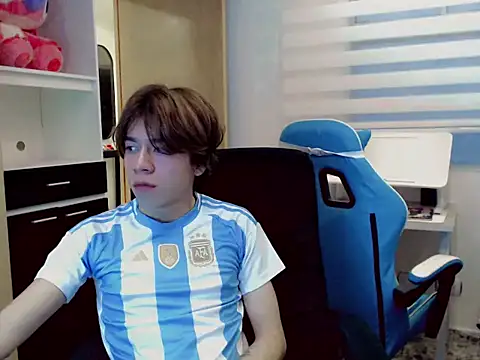 Snapshot of duvisex19 chatting on February 18, 10:50 pm duvisex19 online show from February 18, 10:50 pm