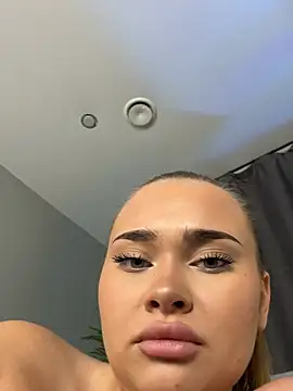 Snapshot of MonicaWestt chatting on February 6, 7:45 am MonicaWestt online show from February 6, 7:45 am