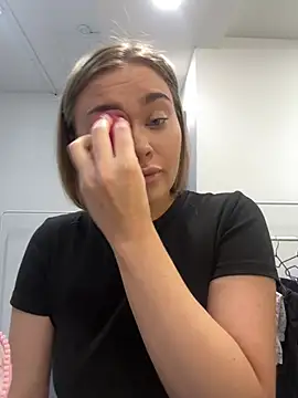 Snapshot of MonicaWestt chatting on February 12, 7:03 am MonicaWestt online show from February 12, 7:03 am