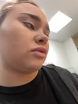 Snapshot of MonicaWestt chatting on February 13, 7:04 am MonicaWestt online show from February 13, 7:04 am