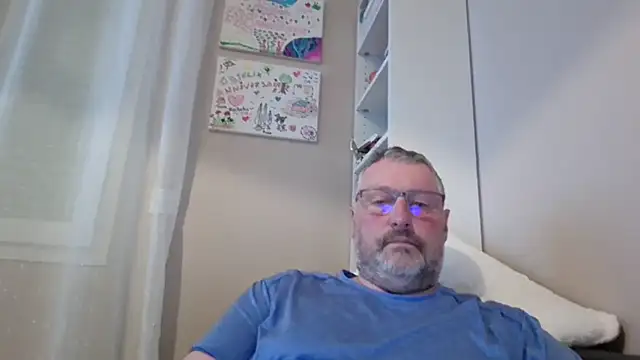 doudou310 online show from April 16, 3:29 am