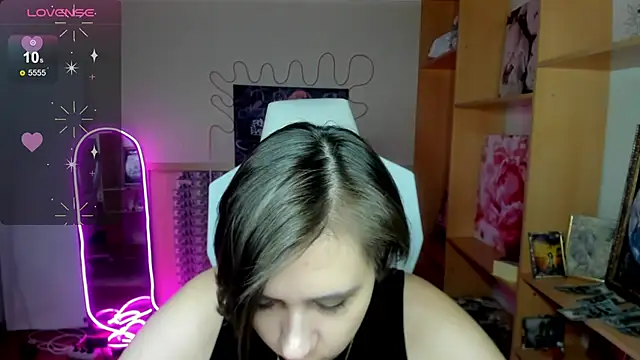 Snapshot of Scarlet_Sirenn chatting on February 1, 7:18 am Scarlet Sirenn online show from February 1, 7:18 am