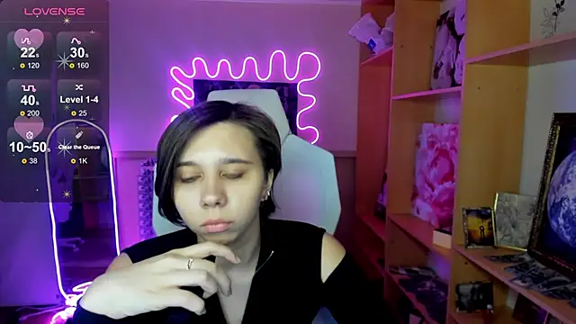 Snapshot of Scarlet_Sirenn chatting on February 6, 8:29 am Scarlet Sirenn online show from February 6, 8:29 am