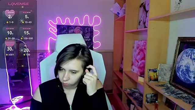 Snapshot of Scarlet_Sirenn chatting on February 9, 7:23 am Scarlet Sirenn online show from February 9, 7:23 am