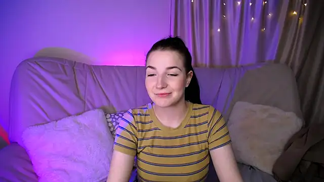 Snapshot of AliceChanel chatting on May 16, 3:47 am AliceChanel online show from May 16, 3:47 am