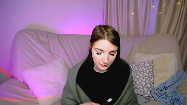 Snapshot of AliceChanel chatting on May 24, 3:33 am AliceChanel online show from May 24, 3:33 am