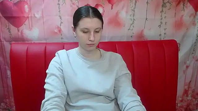 Snapshot of LilianaShine chatting on May 5, 5:04 am LilianaShine online show from May 5, 5:04 am