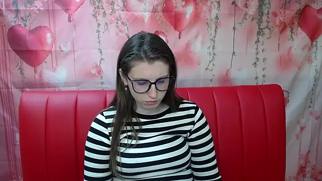 Snapshot of LilianaShine chatting on May 30, 5:04 am LilianaShine online show from May 30, 5:04 am