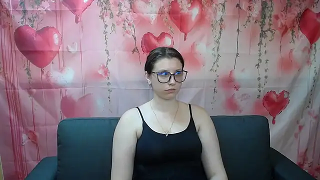Snapshot of LilianaShine chatting on July 3, 5:03 am LilianaShine online show from July 3, 5:03 am
