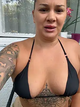 Snapshot of sexybatwomen33 chatting on July 21, 4:59 am sexybatwomen33 online show from July 21, 4:59 am