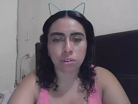 Snapshot of DalilahMx chatting on April 28, 3:06 pm DalilahMx online show from April 28, 3:06 pm