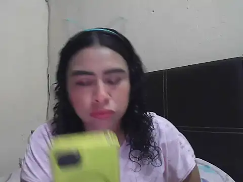 Snapshot of DalilahMx chatting on May 6, 2:55 pm DalilahMx online show from May 6, 2:55 pm